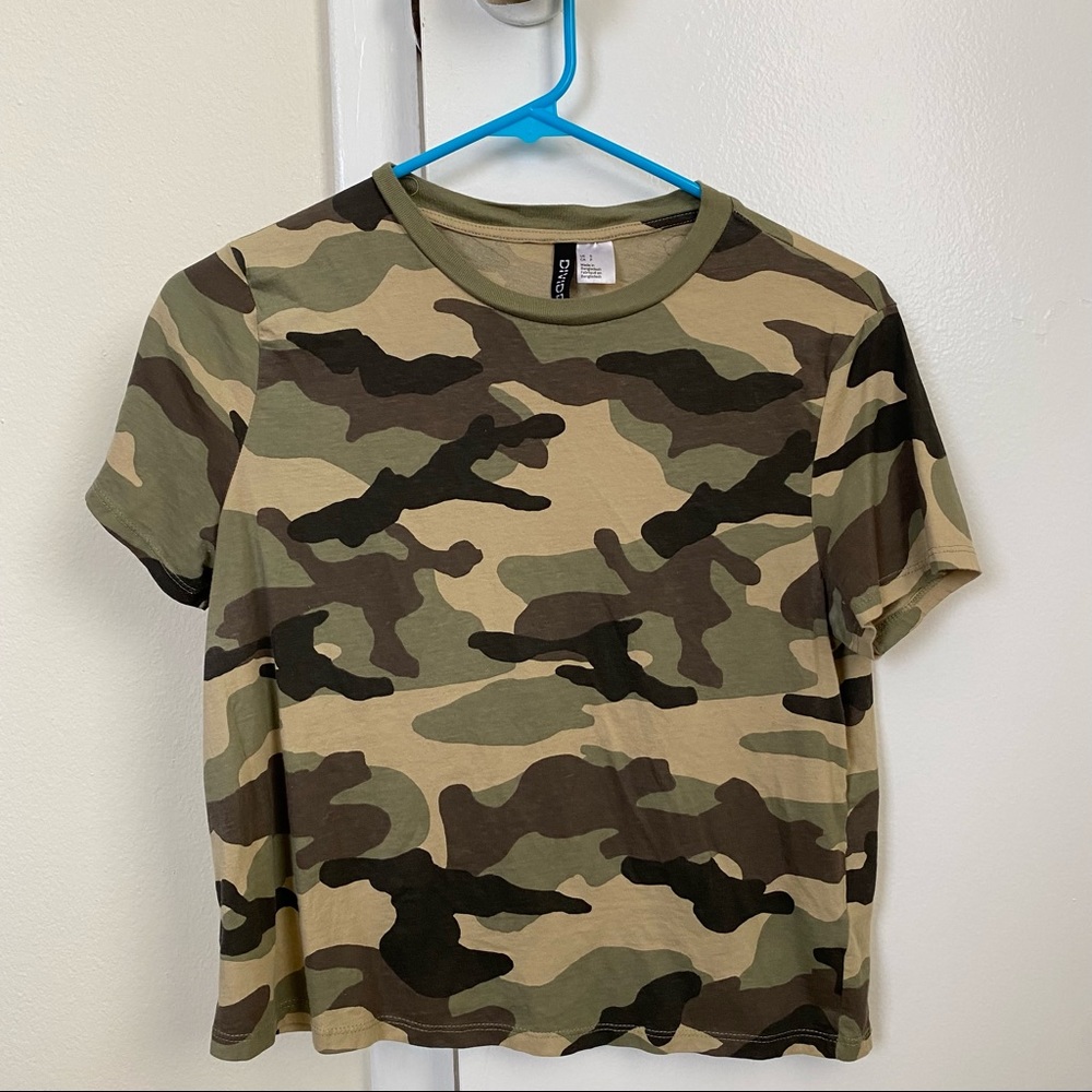 cropped camouflage tshirt